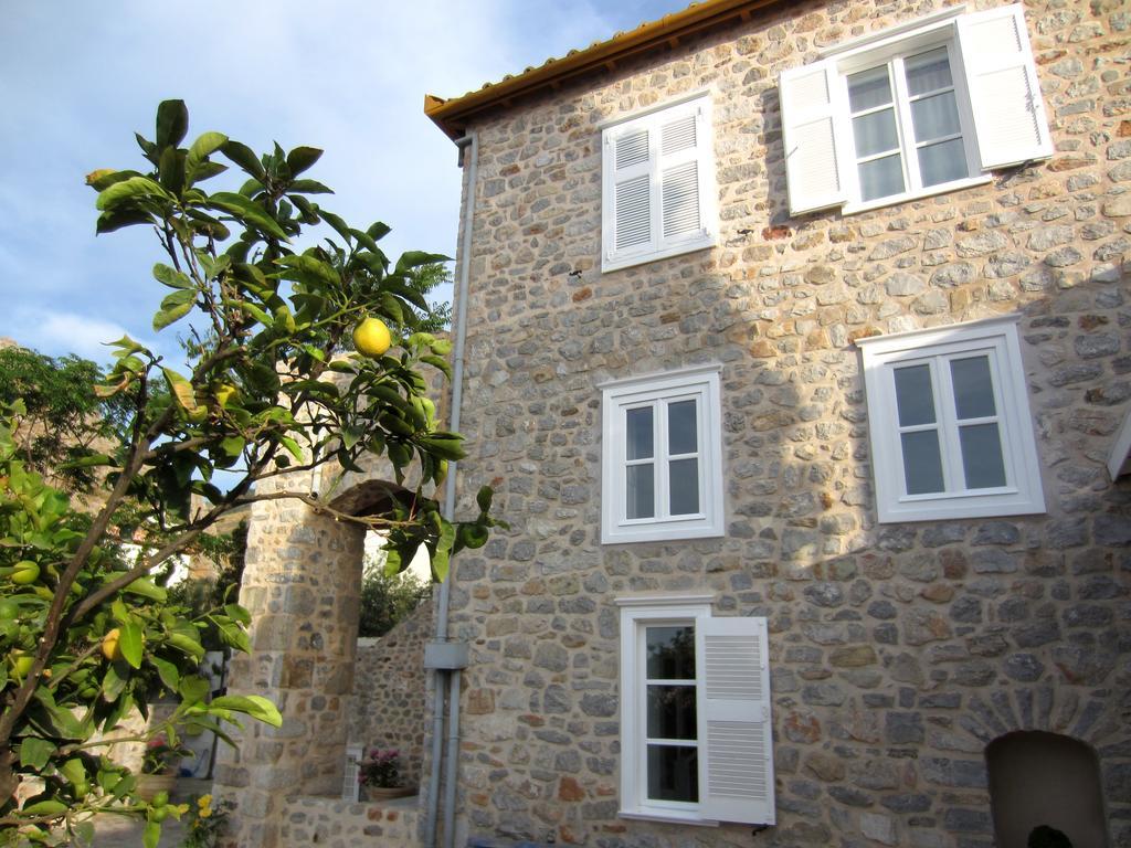 Kiki'S Houses Vlichos 伊兹拉 外观 照片