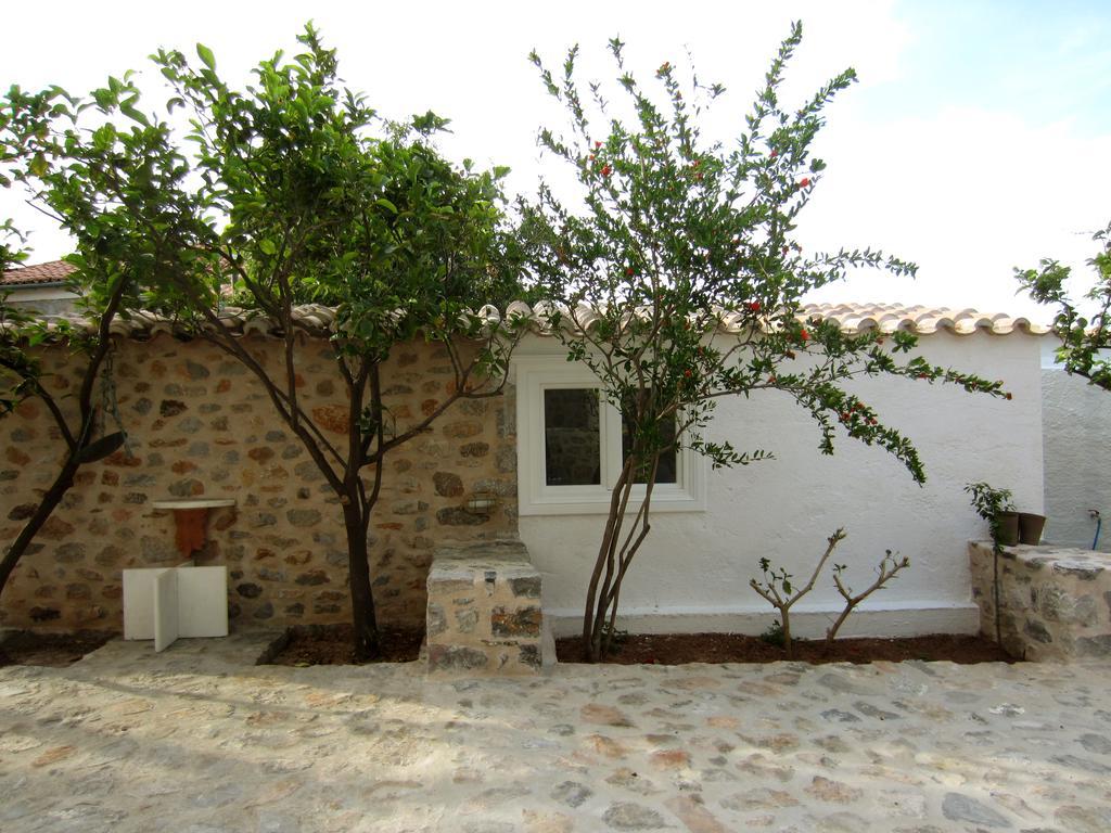 Kiki'S Houses Vlichos 伊兹拉 外观 照片