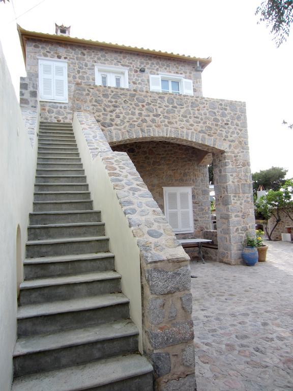 Kiki'S Houses Vlichos 伊兹拉 外观 照片