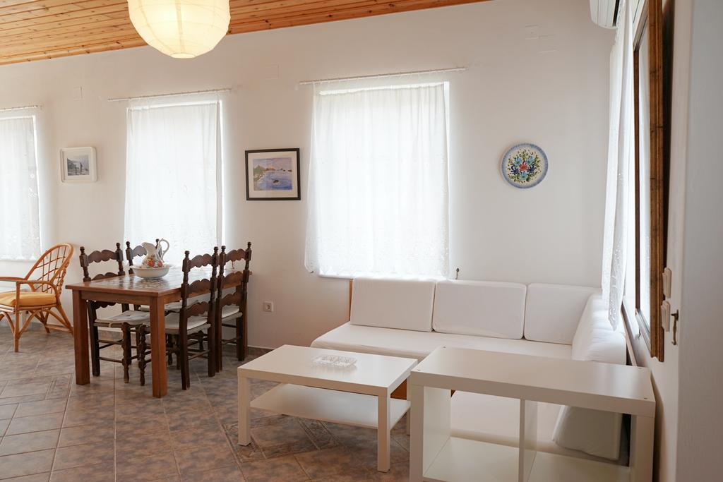 Kiki'S Houses Vlichos 伊兹拉 外观 照片