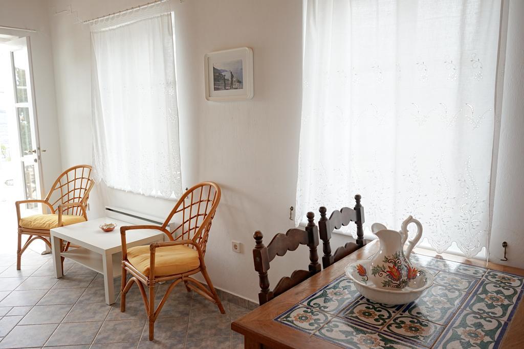Kiki'S Houses Vlichos 伊兹拉 外观 照片